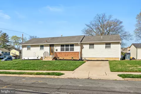 7 Ashwood Rd, Hamilton, NJ 08610