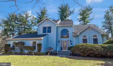 16 Fran Ave, Ewing, NJ 08638