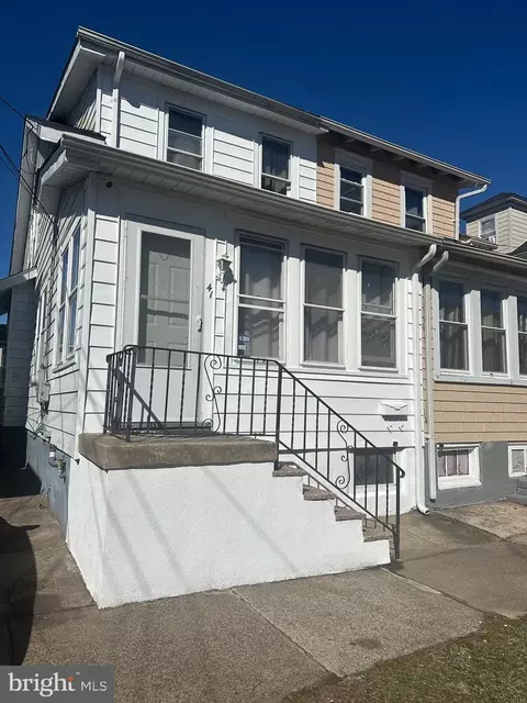 41 New Cedar La, Hamilton, NJ 08610