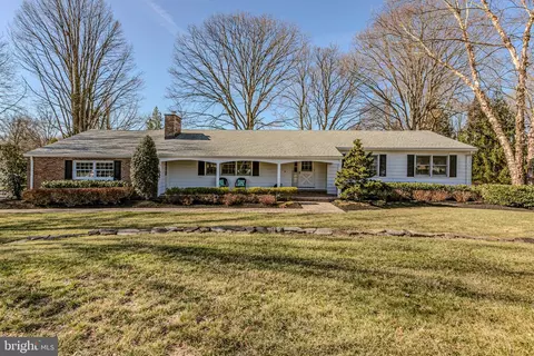 110 Johnstone Dr, Pennington, NJ 08534