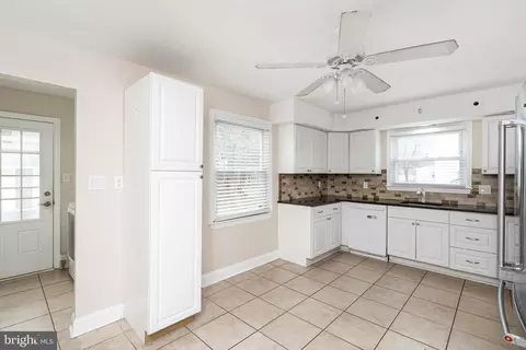 Entry Way - 446 Trinity Ave, Hamilton, NJ 08619 photo 3 of 8