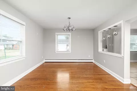 Entry Way - 446 Trinity Ave, Hamilton, NJ 08619 photo 5 of 8