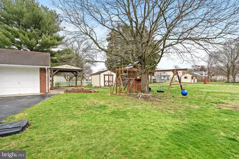 Exterior - 446 Trinity Ave, Hamilton, NJ 08619 photo 4 of 5