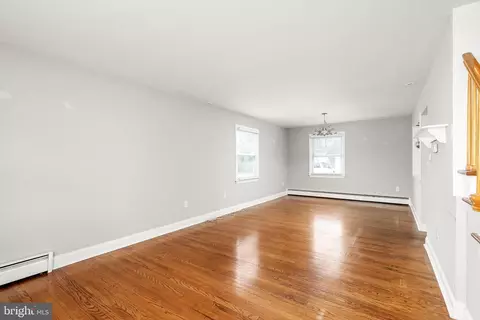 Living - 446 Trinity Ave, Hamilton, NJ 08619 photo 2 of 3