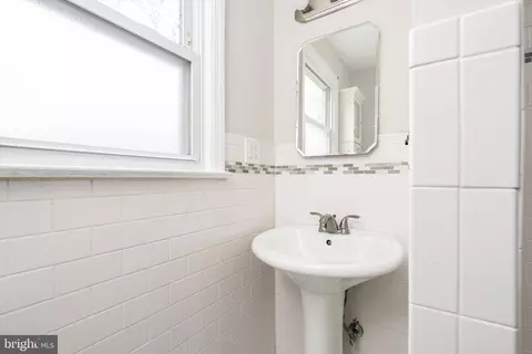 Bath - 446 Trinity Ave, Hamilton, NJ 08619 photo 1 of 2