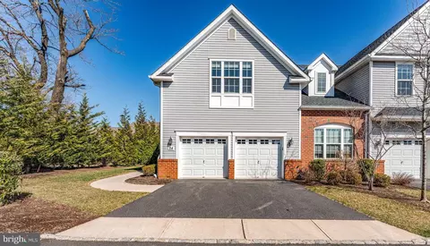 24 Old Foundry Dr, Pennington, NJ 08534