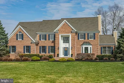 2 Hunters Ridge Dr, Pennington, NJ 08534