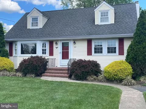 212 Nancy La, Ewing, NJ 08638