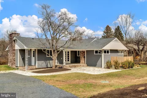 412 Washington Crossing Pennington Rd, Titusville, NJ 08560