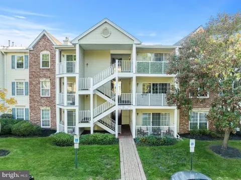 38 Cheverny Ct, Hamilton, NJ 08619