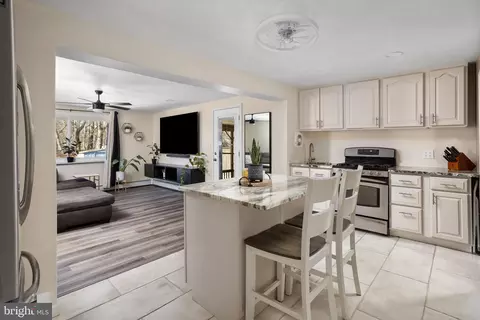 Entry Way - 39 Stratford Ave, Ewing, NJ 08618 photo 1 of 9