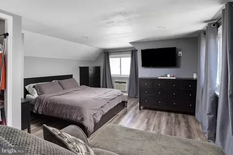 Bedroom - 39 Stratford Ave, Ewing, NJ 08618 photo 4 of 5