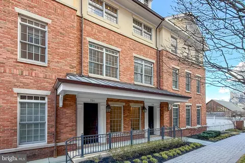 721 Avery Ln, Princeton, NJ 08542