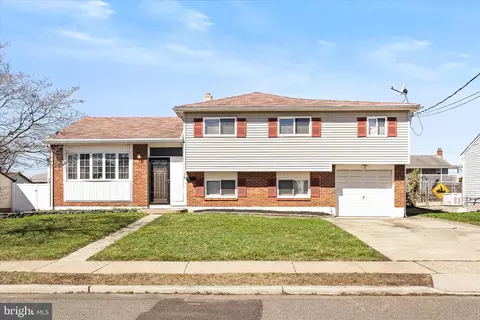 16 Fenway Rd, Hamilton, NJ 08620