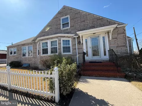 56 Hunter Ave, Hamilton, NJ 08610