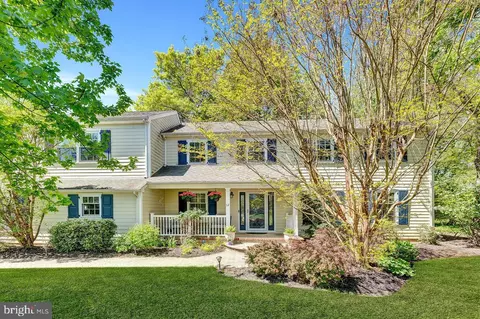 12 Kings Ct, Pennington, NJ 08534