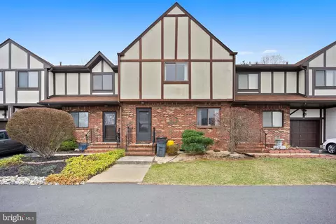 18 Hastings Ct, Trenton, NJ 08628