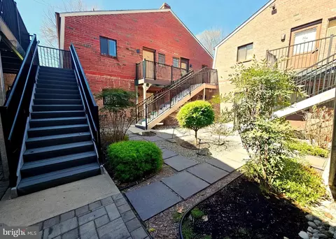 423 Meadow Woods Ln #207, Lawrence, NJ 08648