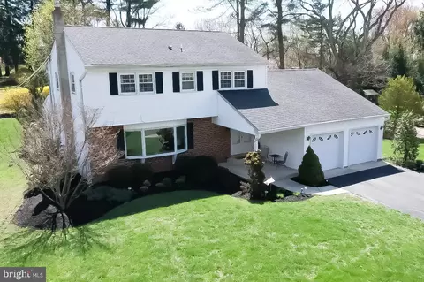 11 Lopatcong Dr, Ewing, NJ 08638