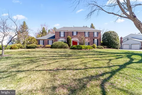 8 Andrew Dr, Lawrence, NJ 08648