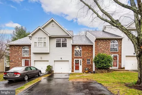 813 Lily Ln, Ewing, NJ 08638