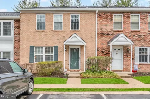 24 Pagoda Ct, Lawrenceville, NJ 08648