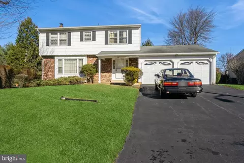 68 Colleen Cir, Ewing, NJ 08628