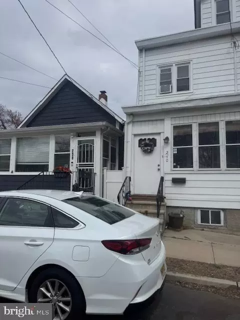 240 Henry St, Hamilton, NJ 08611