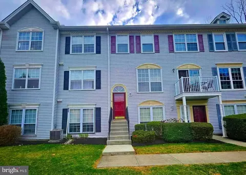 71 Chambord Ct, Hamilton, NJ 08619