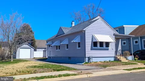 36 Emanuel St, Hamilton, NJ 08610