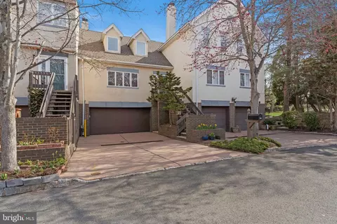 12 Lexington Ct, Princeton, NJ 08540