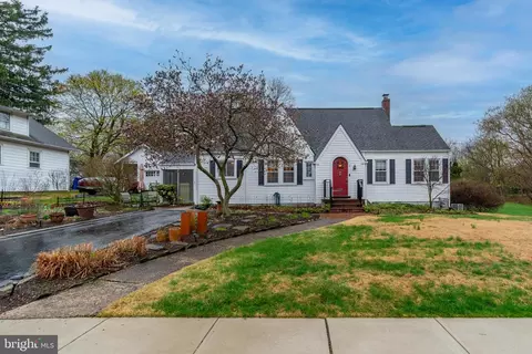 5 N Lanning Ave, Hopewell, NJ 08525