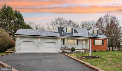 11 Winterset Dr, Trenton, NJ 08690