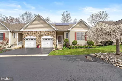 58 Goldfinch Dr, Hamilton, NJ 08690