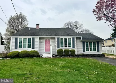 3 Falmouth Rd, Hamilton, NJ 08620