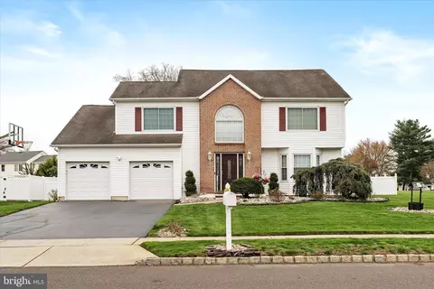 2 Erica Lynne Way, Hamilton, NJ 08690
