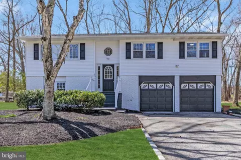 7 Bunker Hill Rd, Lawrence, NJ 08648
