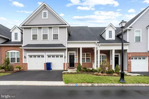 33 Tucker Way, Pennington, NJ 08534