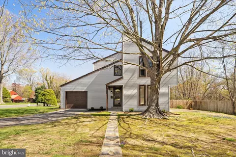 19 Enfield Dr, East Windsor, NJ 08520