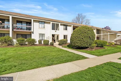 V Avon Drive #9, East Windsor, NJ 08520