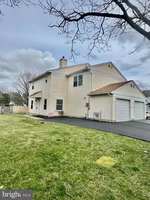 17 Spyglass Ct, Hightstown, NJ 08520