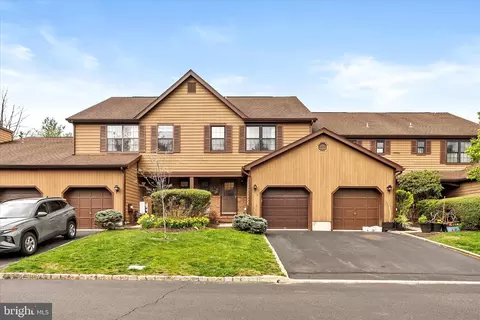5 Danielle Ct, Lawrence, NJ 08648