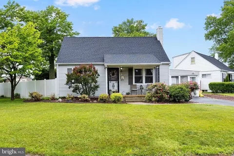 1 Pheasant Ln, Hamilton, NJ 08690