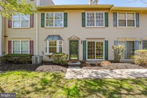 73 Cheverny Ct, Hamilton, NJ 08619