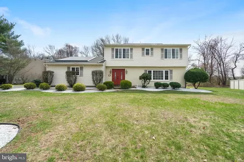 17 Wayne Way, Hightstown, NJ 08520