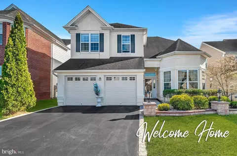 14 Goddard Dr, Cranbury, NJ 08512