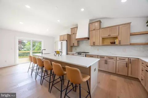 48 Mountain Vw, Ewing, NJ 08628