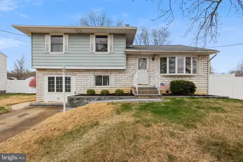 864 Estates Blvd, Hamilton, NJ 08690