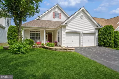 8 Mistflower Ln, Princeton Junction, NJ 08550