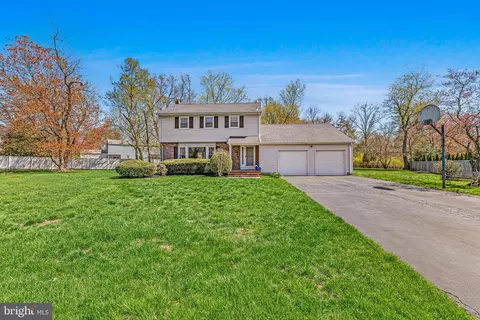 4 Michele Ct, Hightstown, NJ 08520